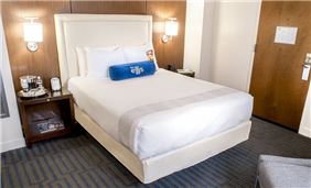 Deluxe Queen Bed at Ellis Hotel, Atlanta